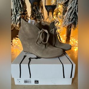 Dolce Vita Pellie suede booties 7.5